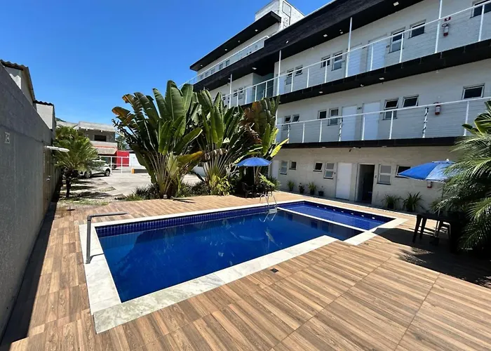 Praia e Piscina em Ubatuba
